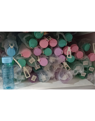 Botella de Agua Plástica Colores Surtidos x 12 Unds. Medida: 550 ml aprox.