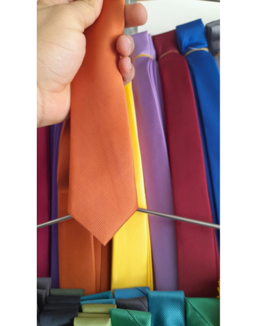 Corbata Poliéster (Elegir Color) x 6 Unds. Medida: 150 x 5 m aprox.