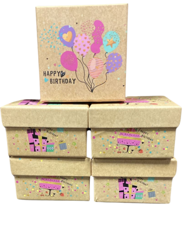Caja de Regalo con Diseño Colores Surtidos x 24 Unds. Medida: 9 x 7 cm aprox.