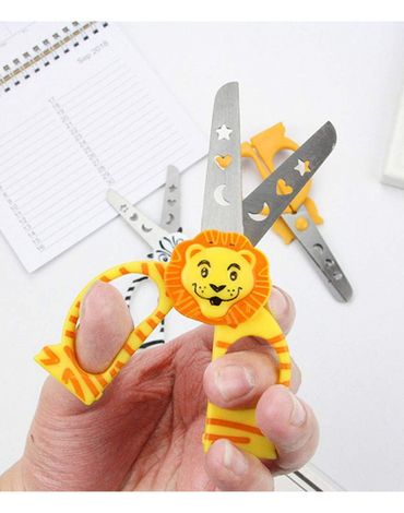Tijera Escolar Diseño León x 6 Unds. Medidas: 12 cm aprox