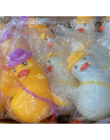 Squishy Patito con Sombrero Colores Surtidos x 12 Unds.