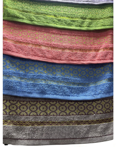 Toalla de Algodón Colores Surtidos x 12 Unds. Medida: 70 x 140 cm aprox