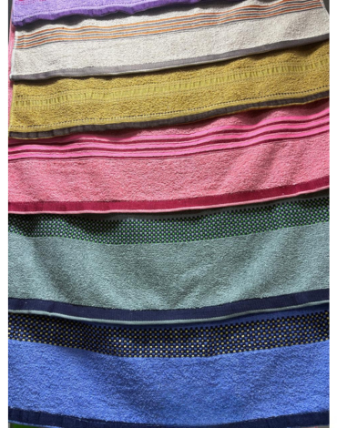 Toalla de Algodón Colores Surtidos x 12 Unds. Medida: 70 x 140 cm aprox