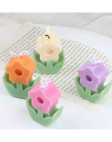 Vela Aromática Forma de Flores Colores Surtidos x 6 Unds. Medida: 6 x 7 cm aprox.