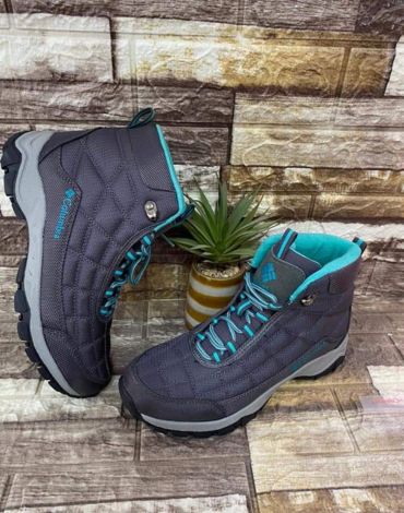 Zapatillas de Dama Impermeable ( sin marca ) x 8 Pares Talla: 36 al 40