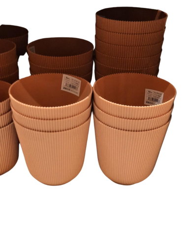 Macetero de Plástico  x 12  Unds.Medida: 12 x 12 x 15 cm aprox