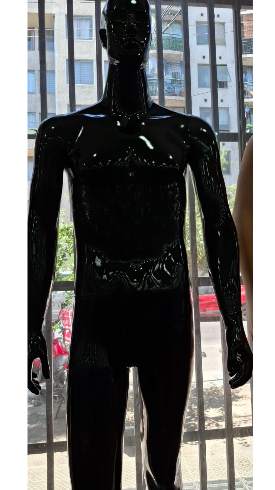 Maniquí Fibra de Vidrio Hombre con Base x 1 Und.