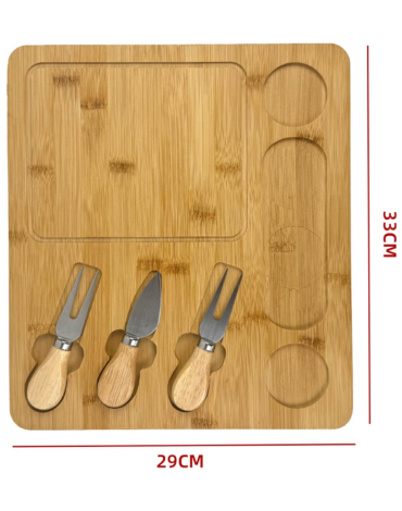 Tabla de Bambú con Cuchillos para Quesos x 3 Unds. Medida: 29 x 33 x 1.5 cm aprox.